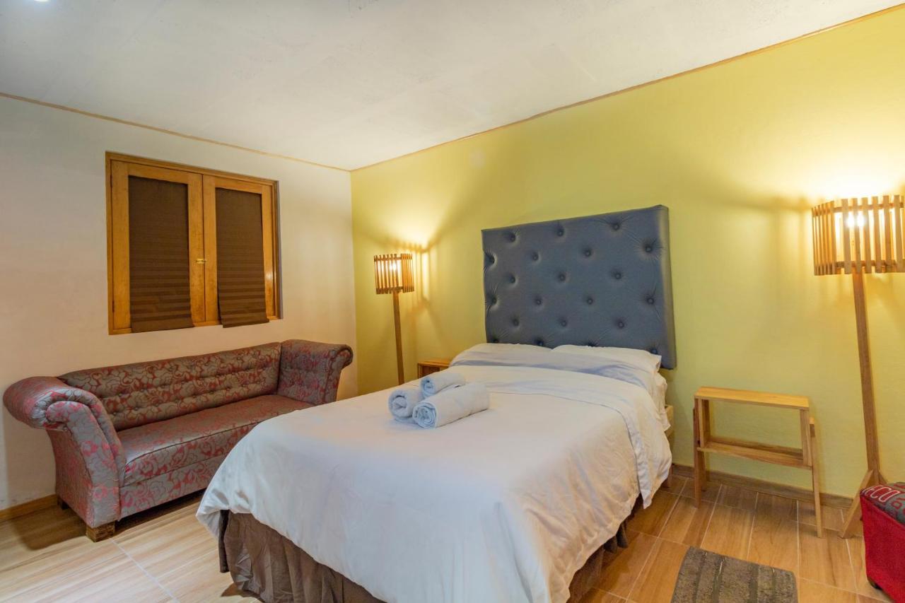 צ'ולולה Pascual Inn Suites מראה חיצוני תמונה