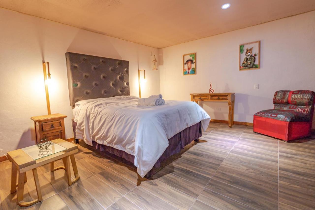 צ'ולולה Pascual Inn Suites מראה חיצוני תמונה