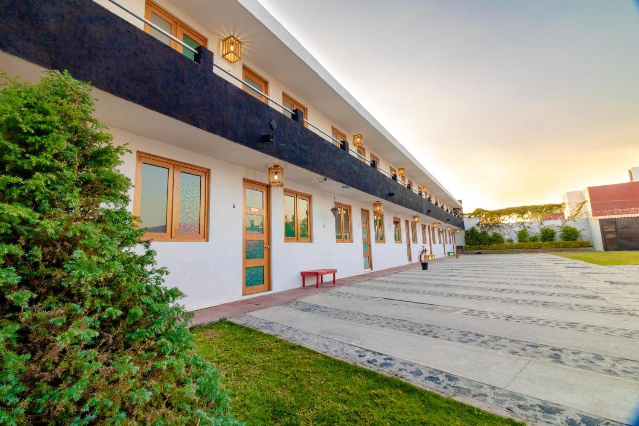 צ'ולולה Pascual Inn Suites מראה חיצוני תמונה