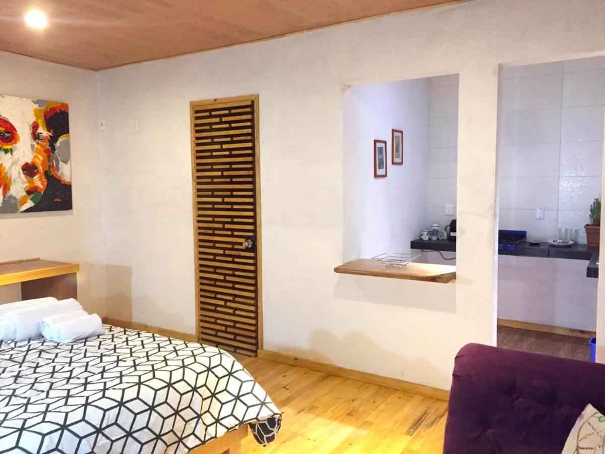 צ'ולולה Pascual Inn Suites מראה חיצוני תמונה
