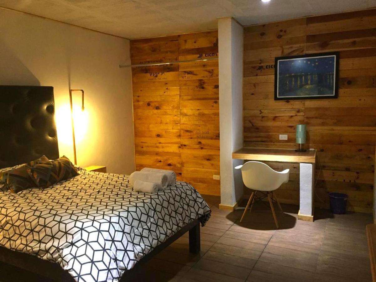 צ'ולולה Pascual Inn Suites מראה חיצוני תמונה